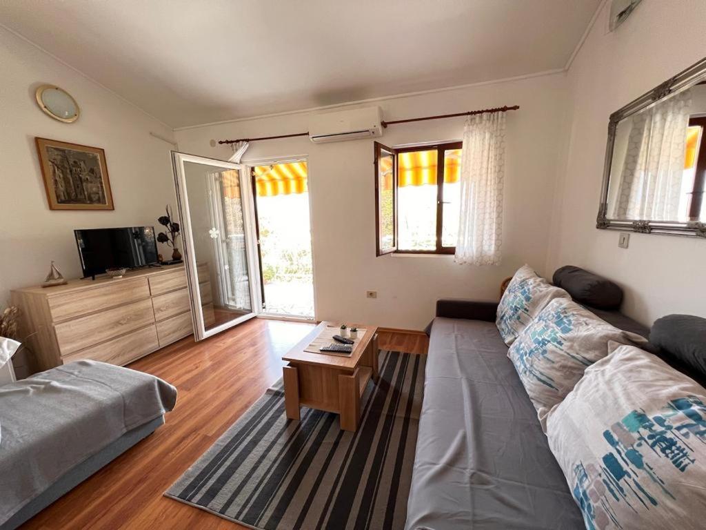 Apartments Valentinovo Кленовица Екстериор снимка